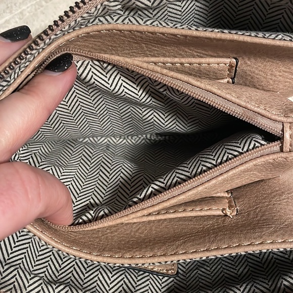 Riley Crossbody by Jen & Co  - Vegan Leather, Eco-Friendly Handbag - Picture 7 of 12